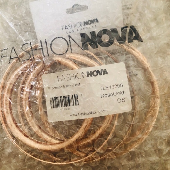 🔥Fashion Nova Rose Gold Hoop Earrings Set - Picture 3 of 3